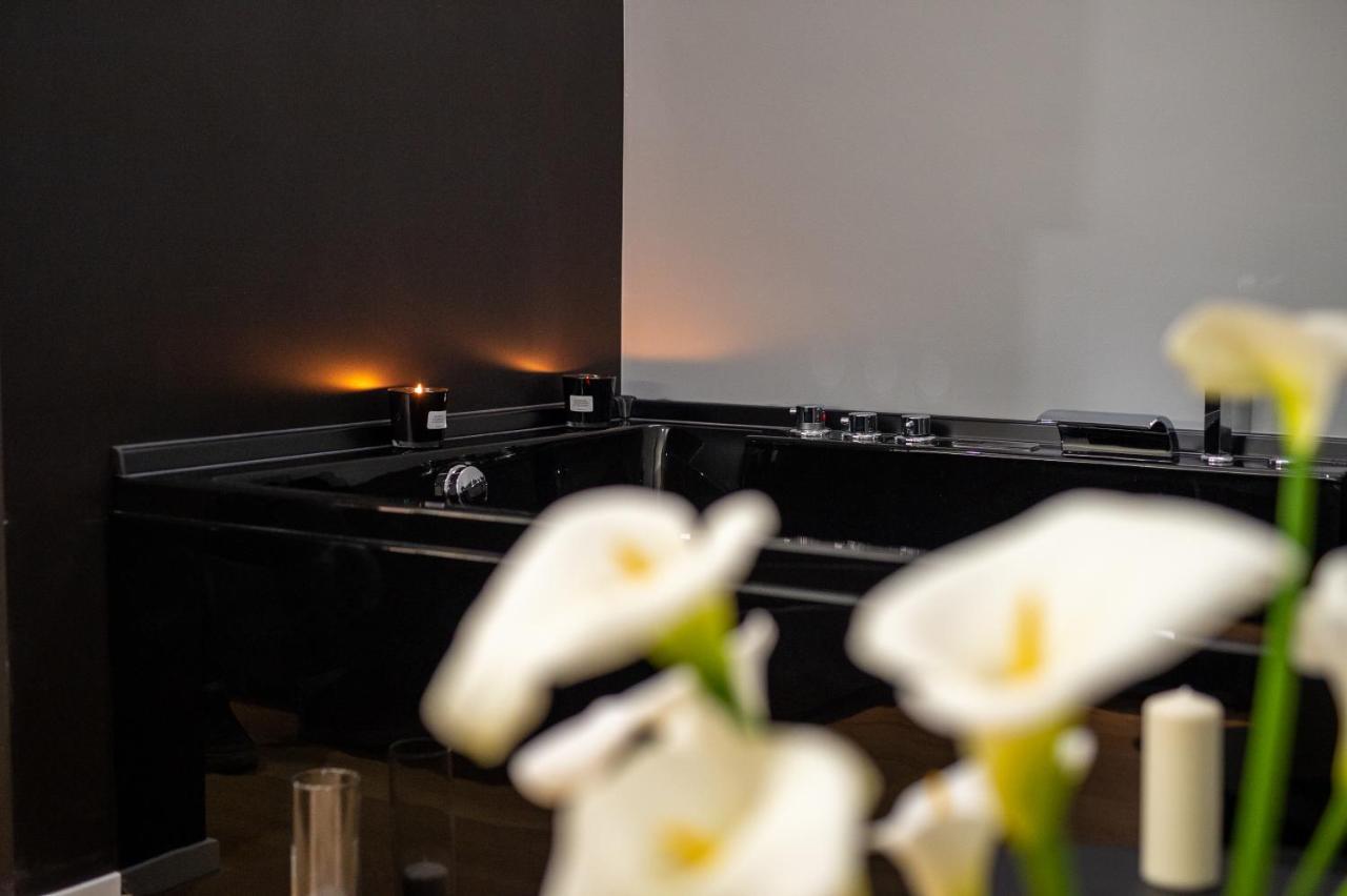 Contemporaneamente 147 - Modern & Comfort Rooms Bari Exterior foto