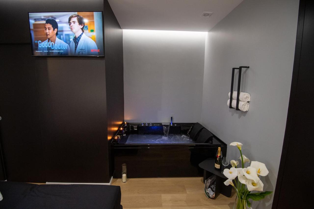 Contemporaneamente 147 - Modern & Comfort Rooms Bari Exterior foto