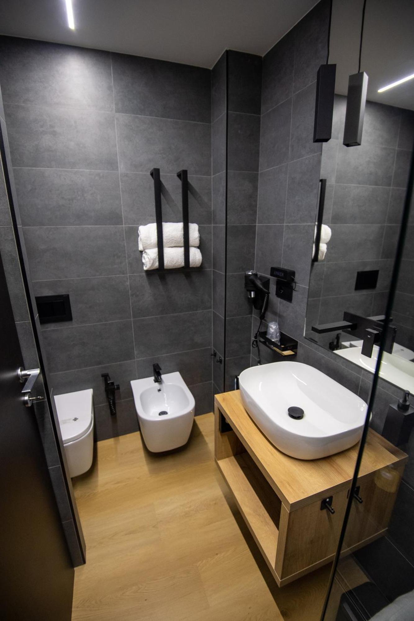 Contemporaneamente 147 - Modern & Comfort Rooms Bari Exterior foto